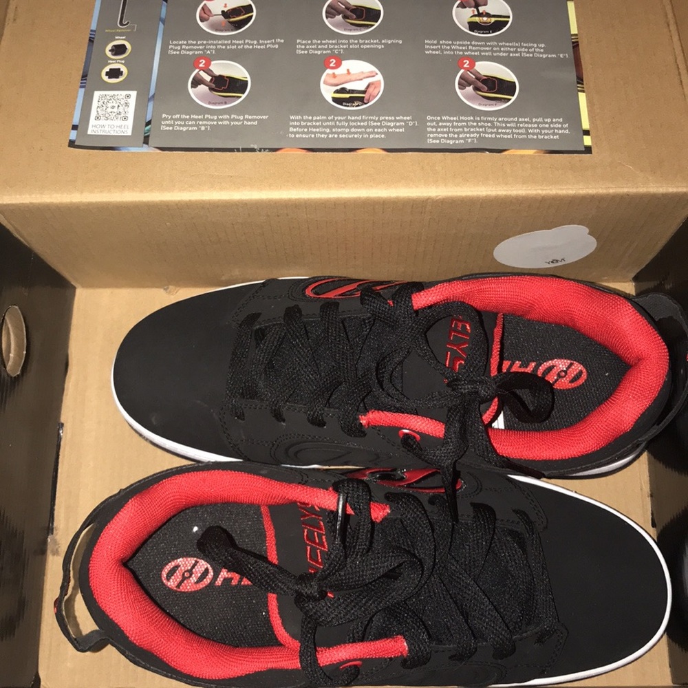 Like new Heelys, wheeled sneakers, size 7